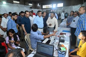 जनसमस्या निवारण पखवाड़ा शिविर में नगरीय प्रशासन सचिव डाॅ. बसवराजू एस. व कलेक्टर डाॅ. गौरव सिंह पहुंचे जनसमस्या निवारण पखवाड़ा शिविर में नगरीय प्रशासन सचिव डाॅ. बसवराजू एस. व कलेक्टर डाॅ. गौरव सिंह पहुंचे