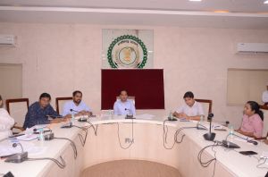 कलेक्टर डाॅ. गौरव सिंह ने ली समय-सीमा की बैठक कलेक्टर डाॅ. गौरव सिंह ने ली समय-सीमा की बैठक