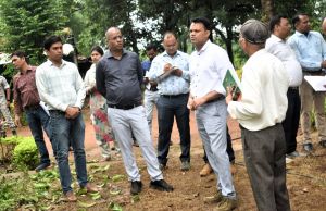 बालोद कलेक्टर ने विभिन्न ग्रामों में पहुँचकर विकास कार्यों का किया निरीक्षण बालोद कलेक्टर ने विभिन्न ग्रामों में पहुँचकर विकास कार्यों का किया निरीक्षण