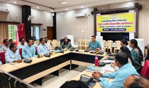 राजस्व विभाग के अधिकारी-कर्मचारी शासन की मंशा के अनुरूप विभागीय कार्यप्रणाली को बेहतर सुनिश्चित करें - कलेक्टर राजस्व विभाग के अधिकारी-कर्मचारी शासन की मंशा के अनुरूप विभागीय कार्यप्रणाली को बेहतर सुनिश्चित करें - कलेक्टर