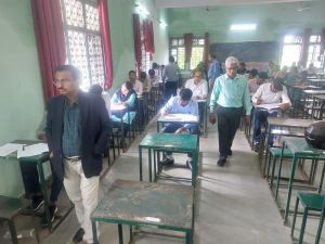 संभागायुक्त कावरे ने किया विभागीय परीक्षा केंद्र का औचक निरीक्षण, ज़रूरी व्यवस्थाओं के दिये निर्देश