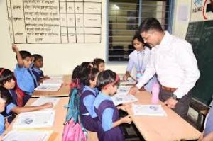  कलेक्टर ने घोड़ादाना प्राथमिक स्कूल का किया निरीक्षण