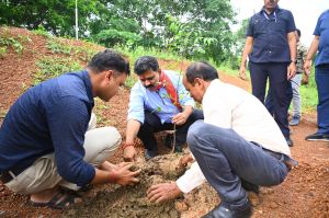 ‘एक पेड़ मां के नाम’ पर उपमुख्यमंत्री विजय शर्मा ने किया वृक्षारोपण ‘एक पेड़ मां के नाम’ पर उपमुख्यमंत्री विजय शर्मा ने किया वृक्षारोपण