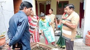 ड्राई डे में जांच के दौरान घरों में मिला कुआं , ब्लीचिंग पाउडर का छिड़काव किया गया ड्राई डे में जांच के दौरान घरों में मिला कुआं , ब्लीचिंग पाउडर का छिड़काव किया गया