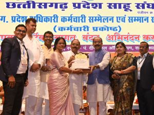 उप मुख्यमंत्री अरुण साव ने डॉ. सरिता साहू द्वारा लिखित ‘छत्तीसगढ़ का सामाजिक, सांस्कृतिक एवं आर्थिक इतिहास’ पुस्तक का किया विमोचन उप मुख्यमंत्री अरुण साव ने डॉ. सरिता साहू द्वारा लिखित ‘छत्तीसगढ़ का सामाजिक, सांस्कृतिक एवं आर्थिक इतिहास’ पुस्तक का किया विमोचन