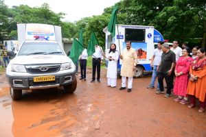  मोबाईल पशु चिकित्सा वाहन हरी झण्डी दिखाकर किया रवाना