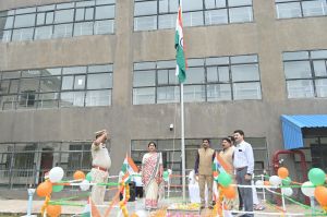 इंद्रावती भवन में ध्वजारोहण