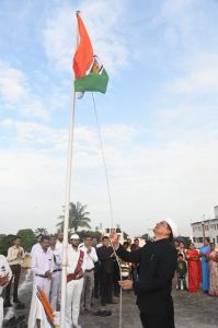 संभागायुक्त कार्यालय में ध्वजारोहण