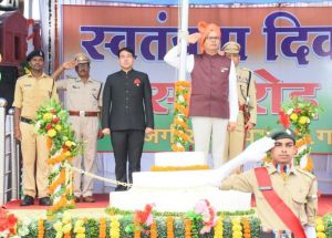  स्वतंत्रता दिवस पर वित्त मंत्री ओपी चौधरी ने जांजगीर में किया ध्वजारोहण और परेड की ली सलामी