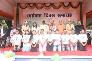 स्वतंत्रता दिवस के अवसर पर 113 अधिकारी/कर्मचारी सम्मानित