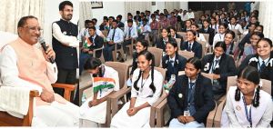  हवाई यात्रा कर रायपुर पहुंचे बीजापुर के मेधावी विद्यार्थियों में आसमान छूने का हौसला 