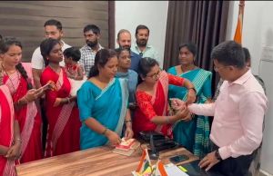 कलेक्टर अवनीश शरण और सीईओ जिला पंचायत को दीदियों ने बांधी राखी