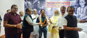 न्यायमूर्ति और न्यायाधीश भी समाज के अंग है : टीपी शर्मा प्रमुख लोकायुक्त न्यायमूर्ति और न्यायाधीश भी समाज के अंग है : टीपी शर्मा प्रमुख लोकायुक्त