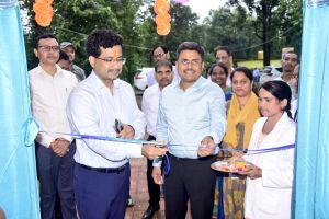 पीएम जनमन योजना के तहत करका में आयोजित शिविर में शामिल हुए प्रमुख सचिव सोनमणि बोरा पीएम जनमन योजना के तहत करका में आयोजित शिविर में शामिल हुए प्रमुख सचिव सोनमणि बोरा