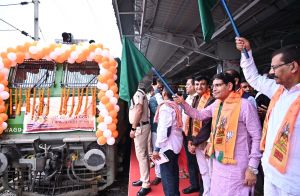 श्री रामलला दर्शन योजना : छत्तीसगढ़ के 850 श्रद्धालु अयोध्या के लिए रवाना श्री रामलला दर्शन योजना : छत्तीसगढ़ के 850 श्रद्धालु अयोध्या के लिए रवाना