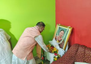 मुख्यमंत्री श्री विष्णुदेव साय ने स्वर्गीय श्रीमती झिंगिया उरांव को श्रद्धांजलि अर्पित की मुख्यमंत्री श्री विष्णुदेव साय ने स्वर्गीय श्रीमती झिंगिया उरांव को श्रद्धांजलि अर्पित की