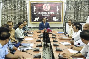 संभागायुक्त महादेव कावरे ने प्रभार लेने के तत्काल बाद ली अधिकारियों की बैठक संभागायुक्त महादेव कावरे ने प्रभार लेने के तत्काल बाद ली अधिकारियों की बैठक