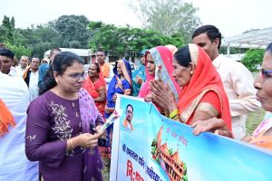 श्री रामलला दर्शन के लिए तीर्थयात्रियों के वाहनों को हरी झंडी दिखाकर कलेक्टर ने किया रवाना श्री रामलला दर्शन के लिए तीर्थयात्रियों के वाहनों को हरी झंडी दिखाकर कलेक्टर ने किया रवाना