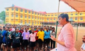 पूर्व सांसद अभिषेक ने खिलाड़ियों का हौसला बढ़ाया पूर्व सांसद अभिषेक ने खिलाड़ियों का हौसला बढ़ाया