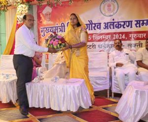 मंत्री लक्ष्मी राजवाड़े के मुख्य आतिथ्य में मुख्यमंत्री शिक्षा गौरव अलंकरण सम्मान समारोह का हुआ आयोजन मंत्री लक्ष्मी राजवाड़े के मुख्य आतिथ्य में मुख्यमंत्री शिक्षा गौरव अलंकरण सम्मान समारोह का हुआ आयोजन