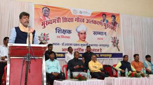 शिक्षक की भूमिका कुम्हार की तरह है जो गीली मिट्टी को घड़े का आकार देता है- विधायक किरणदेव शिक्षक की भूमिका कुम्हार की तरह है जो गीली मिट्टी को घड़े का आकार देता है- विधायक किरणदेव