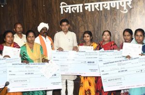 महिलाएं प्रशिक्षित होकर स्व-रोजगार की ओर बढ़ें: मंत्री टंक राम वर्मा महिलाएं प्रशिक्षित होकर स्व-रोजगार की ओर बढ़ें: मंत्री टंक राम वर्मा