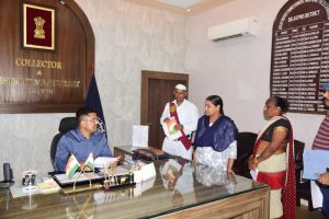 साप्ताहिक जनदर्शन में कलेक्टर ने सुनी लोगों की समस्याएं साप्ताहिक जनदर्शन में कलेक्टर ने सुनी लोगों की समस्याएं