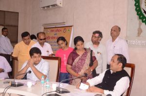 श्रमकार्ड बना योजना का दिलाएं लाभ-कलेक्टर श्रमकार्ड बना योजना का दिलाएं लाभ-कलेक्टर