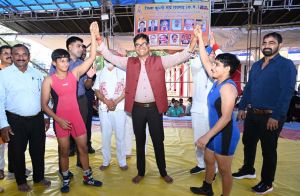 वित्त मंत्री ओपी चौधरी ने अखिल भारतीय कुश्ती प्रतियोगिता का किया शुभारंभ वित्त मंत्री ओपी चौधरी ने अखिल भारतीय कुश्ती प्रतियोगिता का किया शुभारंभ