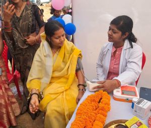 मंत्री श्रीमती राजवाड़े ने आंगनबाड़ी केंद्र बीरपुर में वजन त्यौहार का किया शुभारंभ मंत्री श्रीमती राजवाड़े ने आंगनबाड़ी केंद्र बीरपुर में वजन त्यौहार का किया शुभारंभ