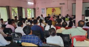 सीएमएचओ ने ली स्वास्थ्य अधिकारी-कर्मचारियों की बैठक सीएमएचओ ने ली स्वास्थ्य अधिकारी-कर्मचारियों की बैठक