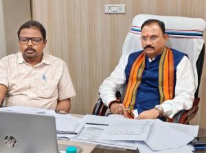 स्वास्थ्य मंत्री ने वीडियो कॉन्फ्रेंसिंग के जरिए राज्य के सीएमएचओ, सीएस और नोडल अधिकारियों से की समीक्षा स्वास्थ्य मंत्री ने वीडियो कॉन्फ्रेंसिंग के जरिए राज्य के सीएमएचओ, सीएस और नोडल अधिकारियों से की समीक्षा