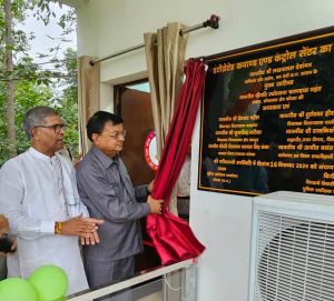 चप्पे चप्पे पर कैमरे लगने से शहर हुआ और सुरक्षित : उद्योग मंत्री लखन लाल देवांगन चप्पे चप्पे पर कैमरे लगने से शहर हुआ और सुरक्षित : उद्योग मंत्री लखन लाल देवांगन