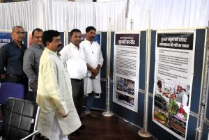 विकसित भारत: मोदी की संकल्पना: थीम पर लगाए गए प्रदर्शनी के अवलोकन हेतु बड़ी संख्या में पहुँचे लोग विकसित भारत: मोदी की संकल्पना: थीम पर लगाए गए प्रदर्शनी के अवलोकन हेतु बड़ी संख्या में पहुँचे लोग