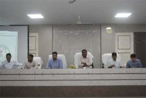 संभाग आयुक्त द्वारा ली गई समस्त विभागों की समीक्षा बैठक संभाग आयुक्त द्वारा ली गई समस्त विभागों की समीक्षा बैठक