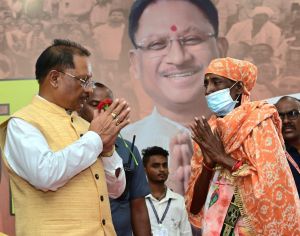 मुख्यमंत्री जनदर्शन से आ रही लोगों के चेहरे पर मुस्कान, दिख रही है जीवन में बदलाव की नई किरण मुख्यमंत्री जनदर्शन से आ रही लोगों के चेहरे पर मुस्कान, दिख रही है जीवन में बदलाव की नई किरण