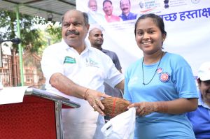 उत्तर विधायक पुरंदर मिश्रा एवं निगमायुक्त अबिनाश मिश्रा पहुँचे ऑक्सीजोन उत्तर विधायक पुरंदर मिश्रा एवं निगमायुक्त अबिनाश मिश्रा पहुँचे ऑक्सीजोन