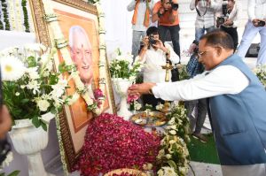 स्व. श्याम पाण्डेय के तेरहवीं कार्यक्रम में शामिल हुए राज्यपाल एवं मुख्यमंत्री स्व. श्याम पाण्डेय के तेरहवीं कार्यक्रम में शामिल हुए राज्यपाल एवं मुख्यमंत्री