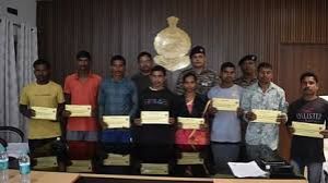 तीन इनामी माओवादियों समेत आठ नक्सलियों ने किया आत्मसमर्पण तीन इनामी माओवादियों समेत आठ नक्सलियों ने किया आत्मसमर्पण