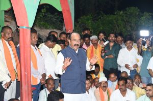 उप मुख्यमंत्री अरुण साव और विजय शर्मा राजस्व मंत्री टंकराम वर्मा एवं विधायक भावना बोहरा के साथ पहुँचे लोहारीडीह उप मुख्यमंत्री अरुण साव और विजय शर्मा राजस्व मंत्री टंकराम वर्मा एवं विधायक भावना बोहरा के साथ पहुँचे लोहारीडीह