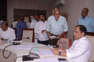 कलेक्टर डाॅ. गौरव सिंह ने जनदर्शन में सुनी आम नागरिकों की समस्याएं कलेक्टर डाॅ. गौरव सिंह ने जनदर्शन में सुनी आम नागरिकों की समस्याएं