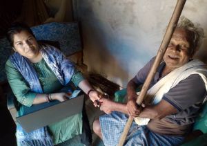  बैंक सखी बनकर सशक्तिकरण और सेवा का अनूठा उदाहरण पेश करती महिलाएं ग्रामीणों तक पहुंचा रहीं बैकिंग सुविधाएं