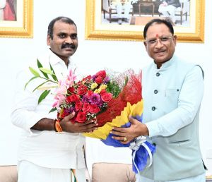 मुख्यमंत्री विष्णुदेव साय से केंद्रीय राज्यमंत्री डॉ. एल. मुरुगन ने सौजन्य मुलाकात की मुख्यमंत्री विष्णुदेव साय से केंद्रीय राज्यमंत्री डॉ. एल. मुरुगन ने सौजन्य मुलाकात की