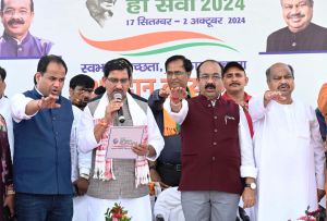 उप मुख्यमंत्री अरुण साव और केंद्रीय राज्य मंत्री तोखन साहू ने 'स्वच्छता ही सेवा' पखवाड़ा में किया श्रमदान उप मुख्यमंत्री अरुण साव और केंद्रीय राज्य मंत्री तोखन साहू ने 'स्वच्छता ही सेवा' पखवाड़ा में किया श्रमदान