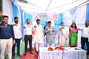 स्वच्छता ही सेवा अभियान में खिलाड़ियों के साथ खेल मंत्री ने की साफ सफाई स्वच्छता ही सेवा अभियान में खिलाड़ियों के साथ खेल मंत्री ने की साफ सफाई