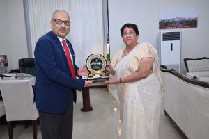 उच्च न्यायालय की अनुभाग अधिकारी श्रीमती ठाकुर को सेवानिवृत्ति पर दी गई भावभीनी बिदाई उच्च न्यायालय की अनुभाग अधिकारी श्रीमती ठाकुर को सेवानिवृत्ति पर दी गई भावभीनी बिदाई