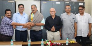 पाॅवर ट्रांसमिशन कंपनी से स्टाफ आफिसर सहित 8 कर्मचारियों की भावभीनी विदाई पाॅवर ट्रांसमिशन कंपनी से स्टाफ आफिसर सहित 8 कर्मचारियों की भावभीनी विदाई