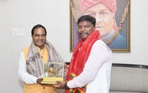 वन मंत्री कश्यप से ओडिशा के मंत्री पात्रा ने की मुलाकात वन मंत्री कश्यप से ओडिशा के मंत्री पात्रा ने की मुलाकात