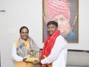 वन मंत्री श्री कश्यप से ओडिशा के मंत्री श्री पात्रा ने की मुलाकात वन मंत्री श्री कश्यप से ओडिशा के मंत्री श्री पात्रा ने की मुलाकात