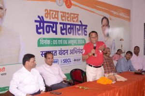 भारतीय सैनिकों का कवि पद्मश्री श्री सुरेंद्र दुबे ने बढ़ाया उत्साह, गूंजी देश भक्ति कविता भारतीय सैनिकों का कवि पद्मश्री श्री सुरेंद्र दुबे ने बढ़ाया उत्साह, गूंजी देश भक्ति कविता